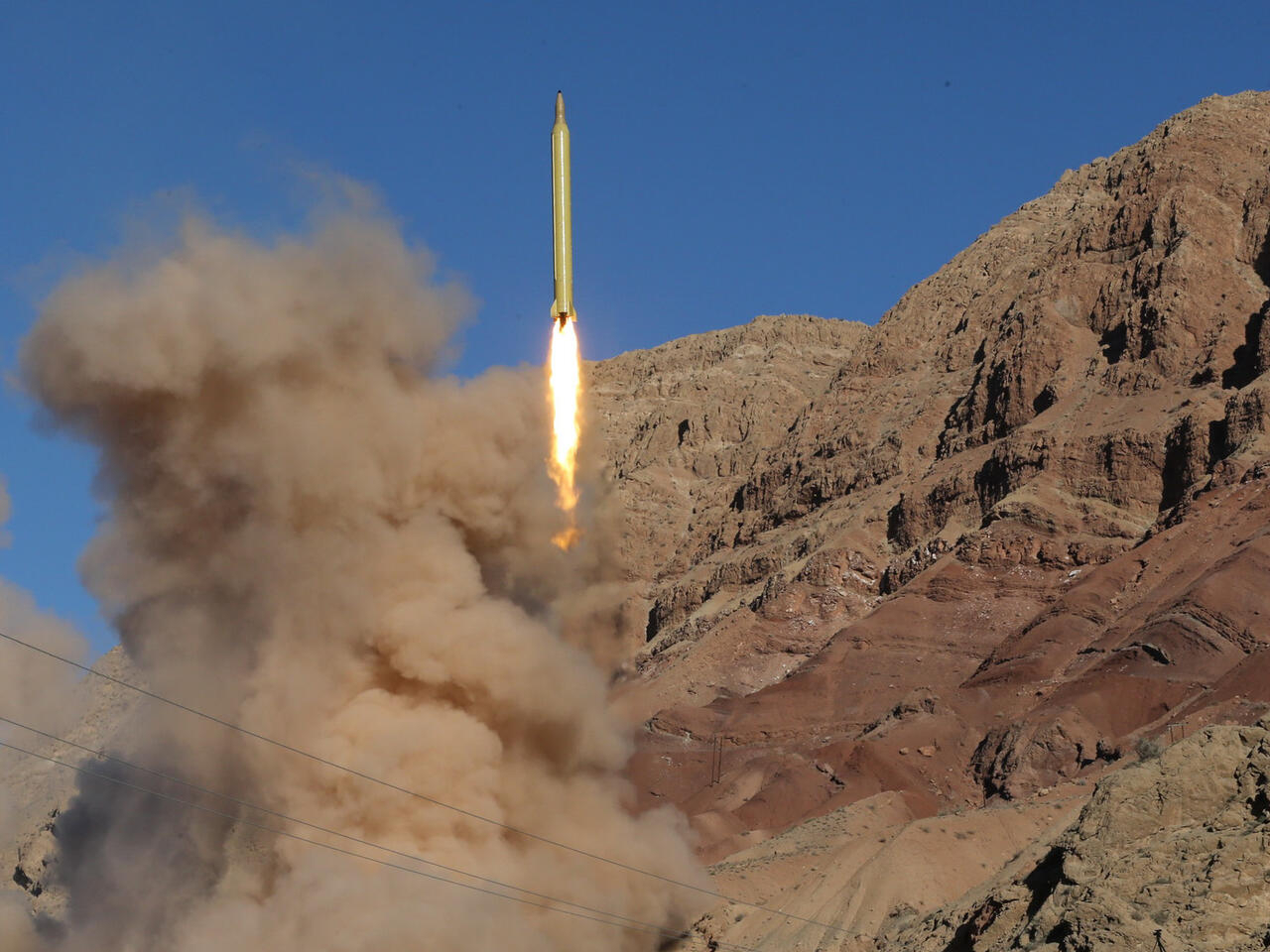 RFI : L’Iran revendique le tir de «douze missiles balistiques» sur Erbil