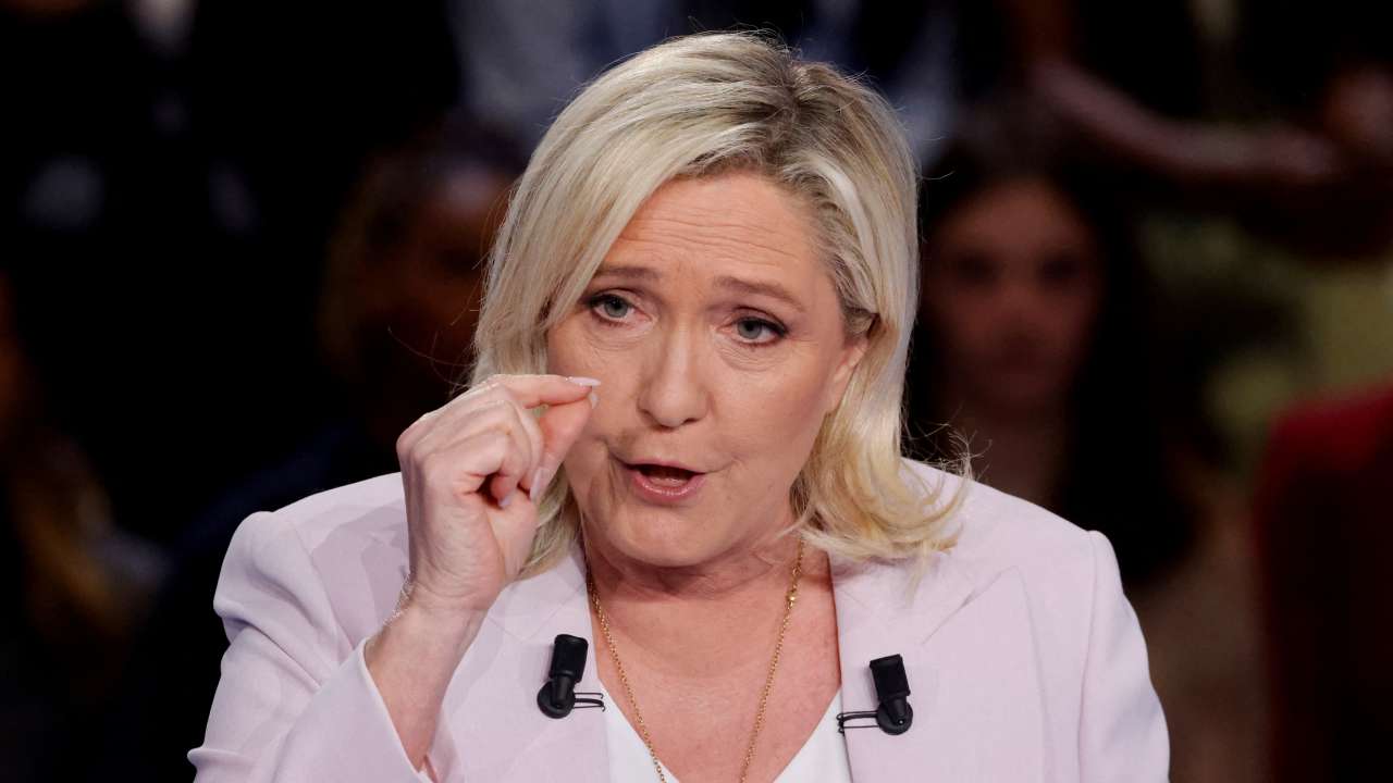 Guerre en Ukraine : Pour Marine Le Pen, la France doit garder ses canons Caesar