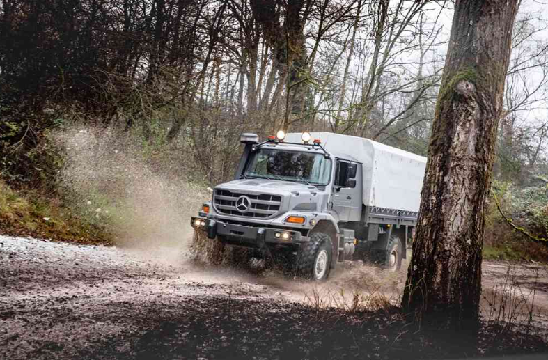 Mercedes-Benz Special Trucks livre plus de 100 camions tout-terrain Zetros en Ukraine