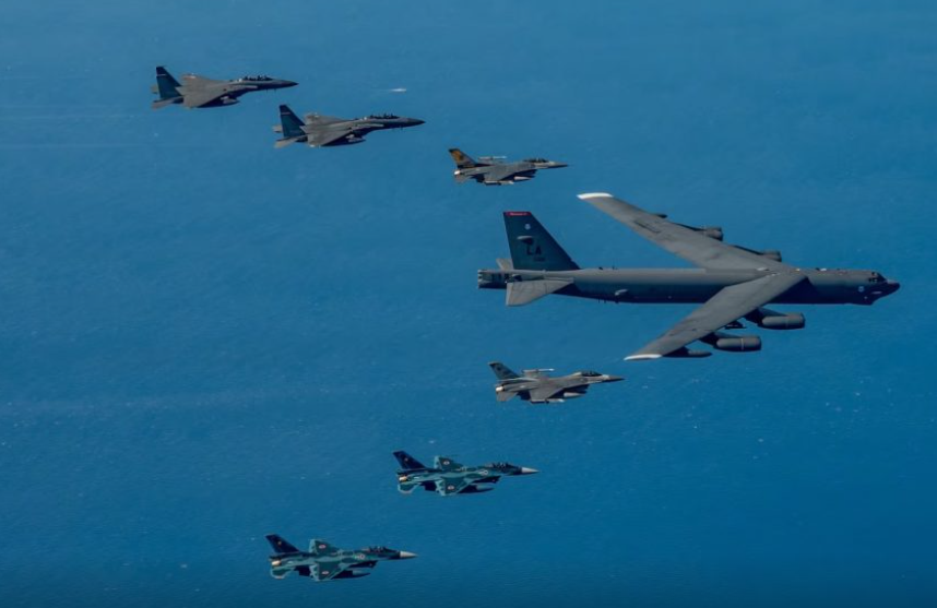 US, S. Korea, Japan Hold First Ever Trilateral Air Exercise, with B-52 and Fighters
