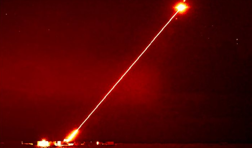 L’arme du futur est née… L’armée britannique dévoile un rayon laser à la précision diabolique.