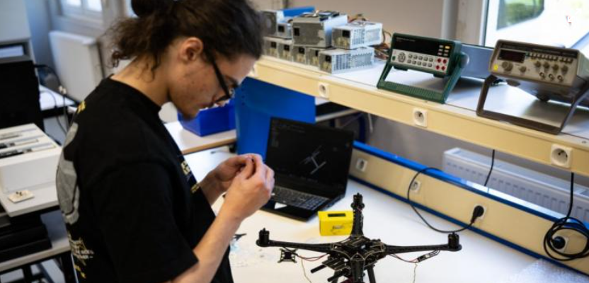 Unique : un lycée technique option drone !
