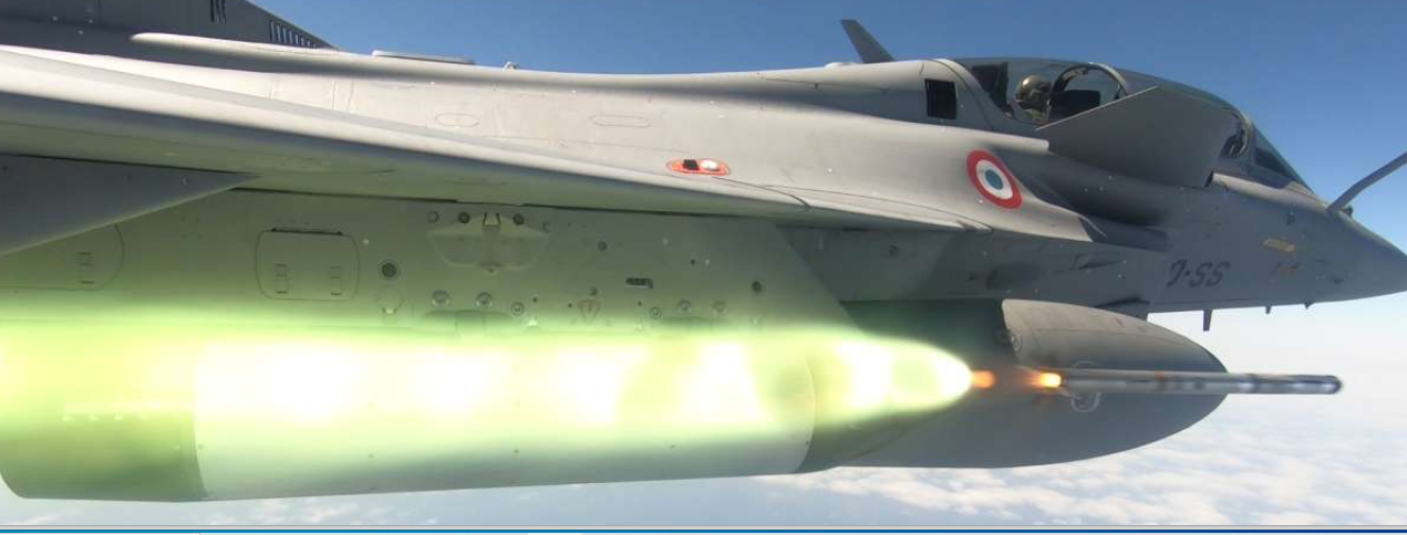 La DGA annonce le succès des essais d’intégration des roquettes guidées laser sur Rafale .